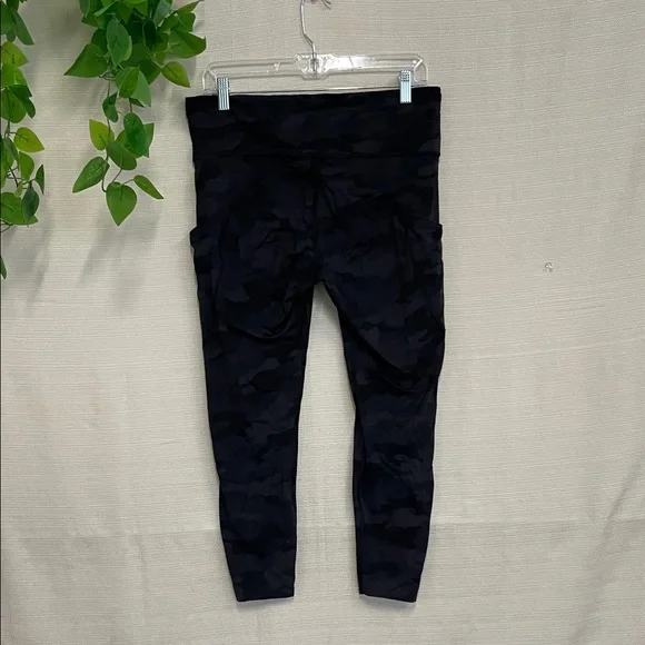lululemon athletica Black Camouflage Leggings - Picture 2 of 4